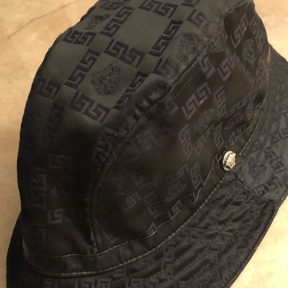 đź–¤VERSACE đź–¤ - Picture 1 of 16